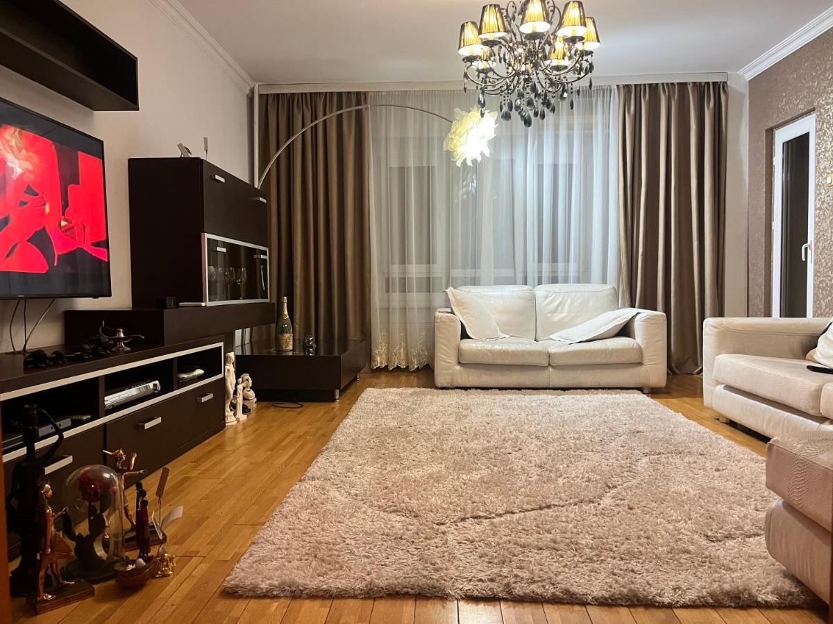 Charming Apartment/King Size Bed Bükreş Dış mekan fotoğraf